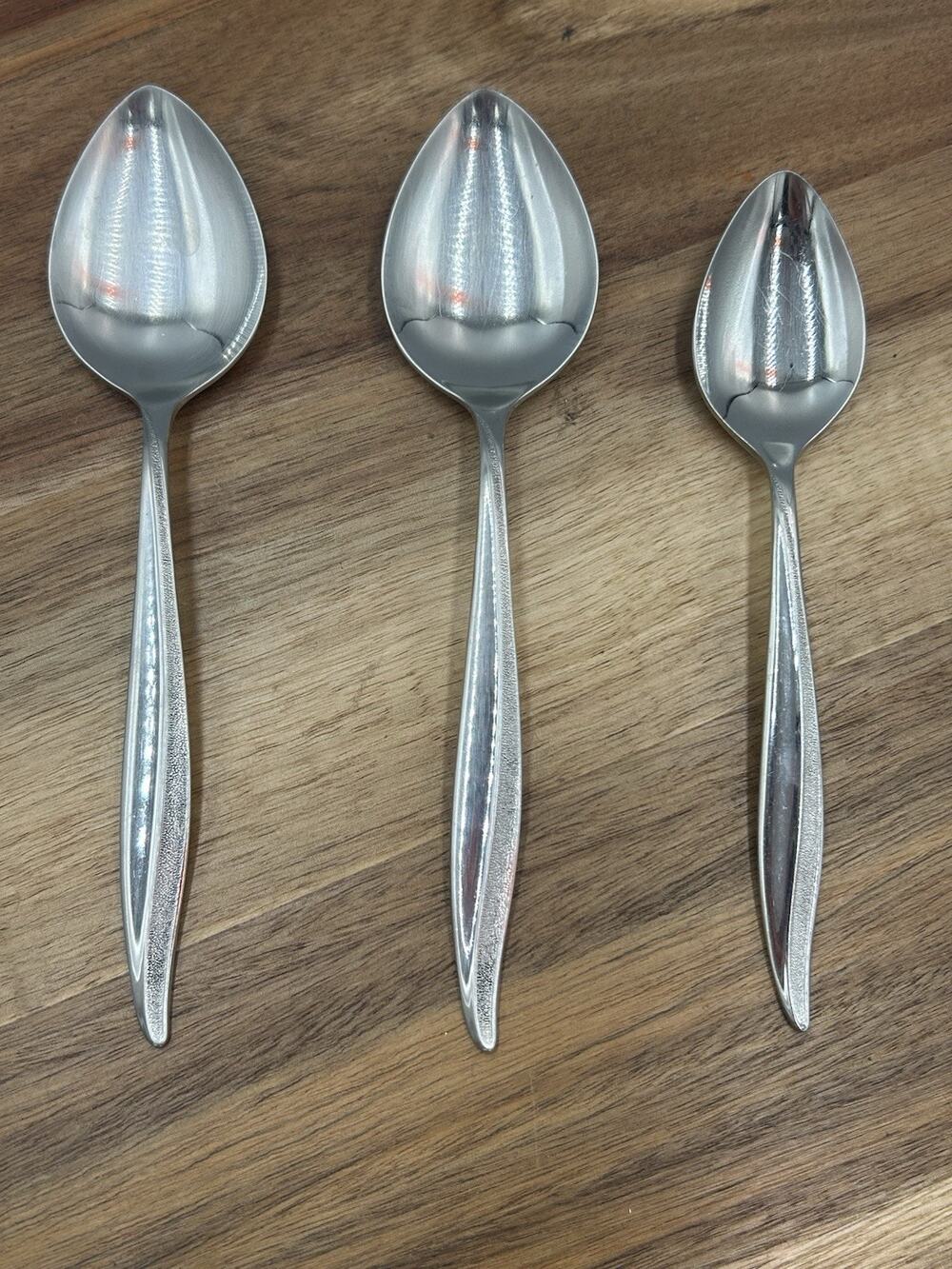 OneidaCraft Deluxe Textura Stainless Flatware Lot 2 Oval Spoons 1 Teaspoon MCM